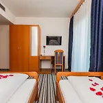 Manufaktura Otel 3*