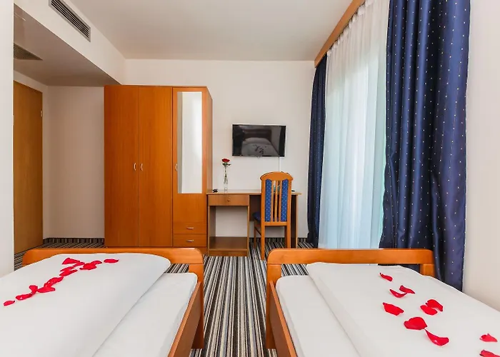 Manufaktura Hotel 3*